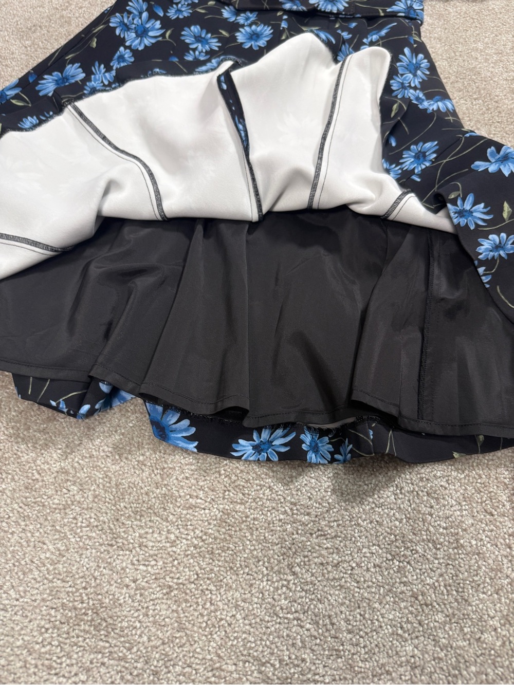 Daisy Cornflower Floral Stretch-Cady Flutter Sleeve Dress | US 4 - Picture 6 of 16